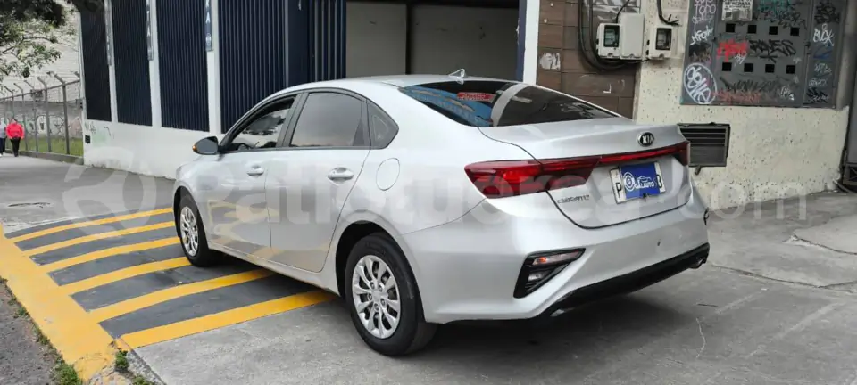Foto 3 de Kia Cerato R