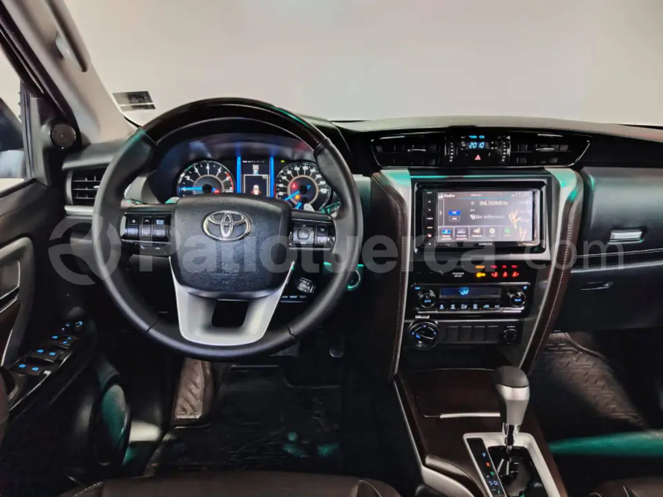 Foto 22 de Toyota New Fortuner