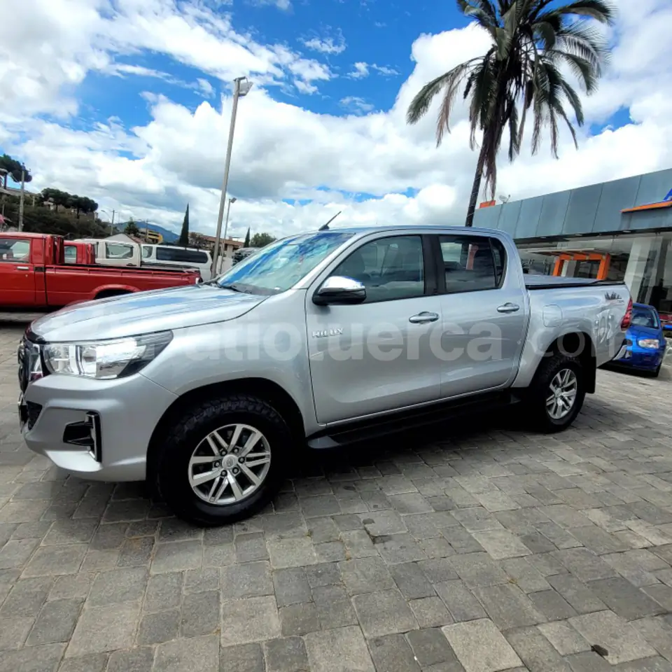 Foto 3 de Toyota Hilux CD 4X4