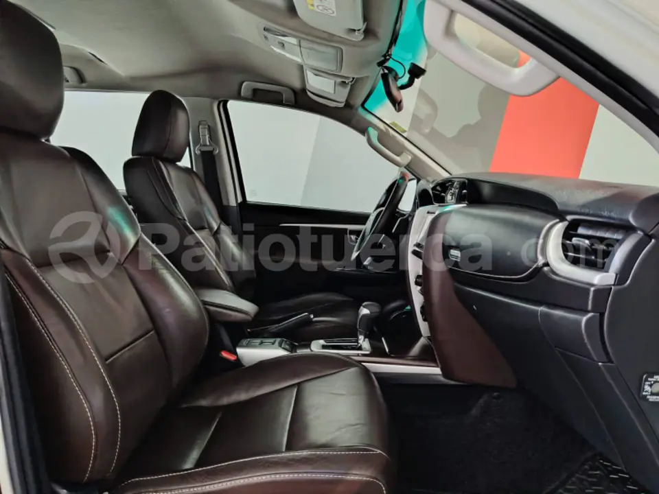 Foto 10 de Toyota Fortuner 4.0