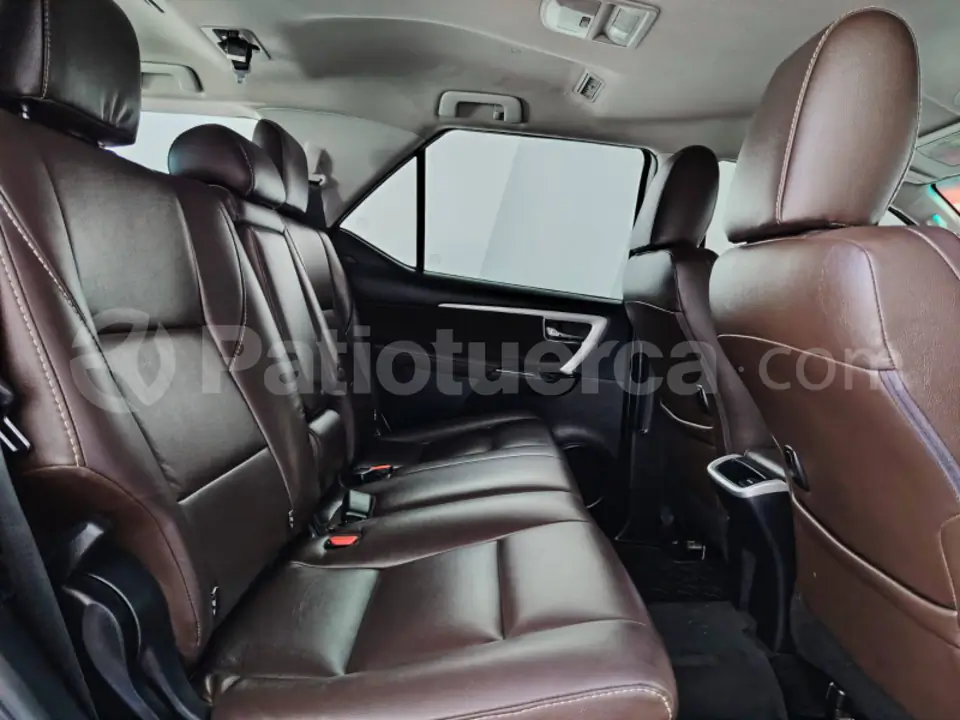 Foto 11 de Toyota Fortuner 4.0