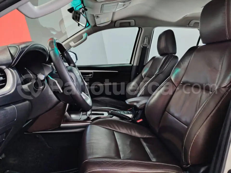 Foto 13 de Toyota Fortuner 4.0