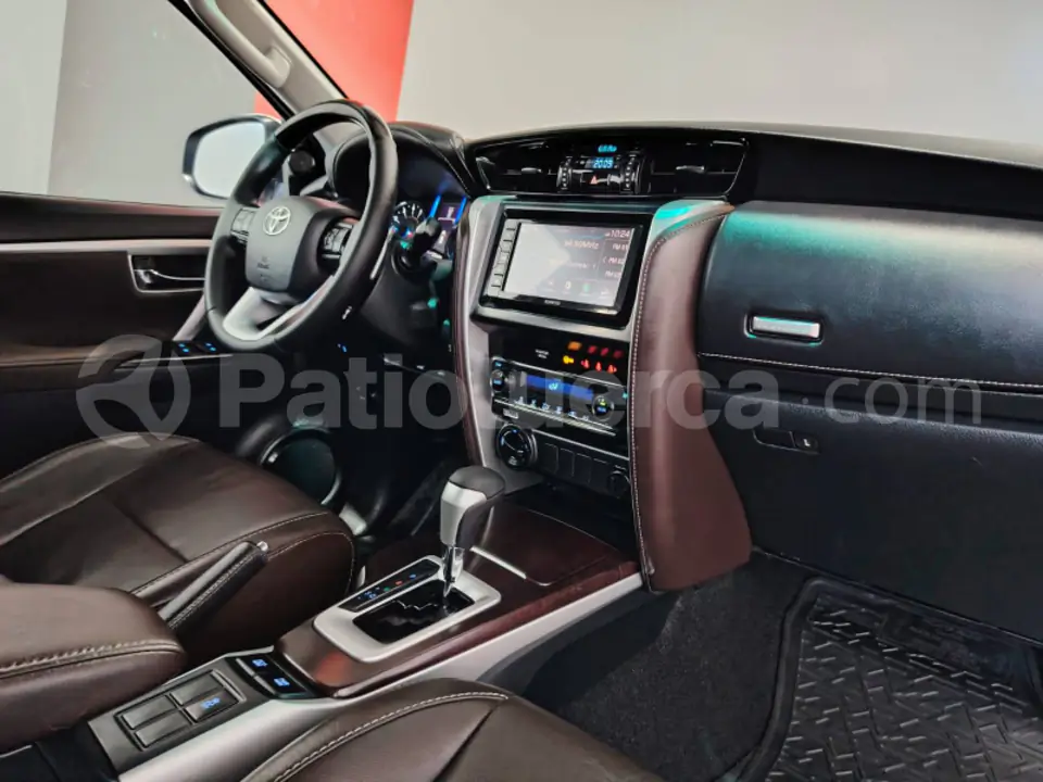 Foto 22 de Toyota Fortuner 4.0