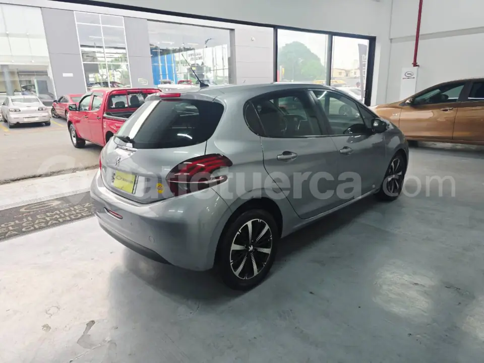 Foto 2 de Peugeot 208