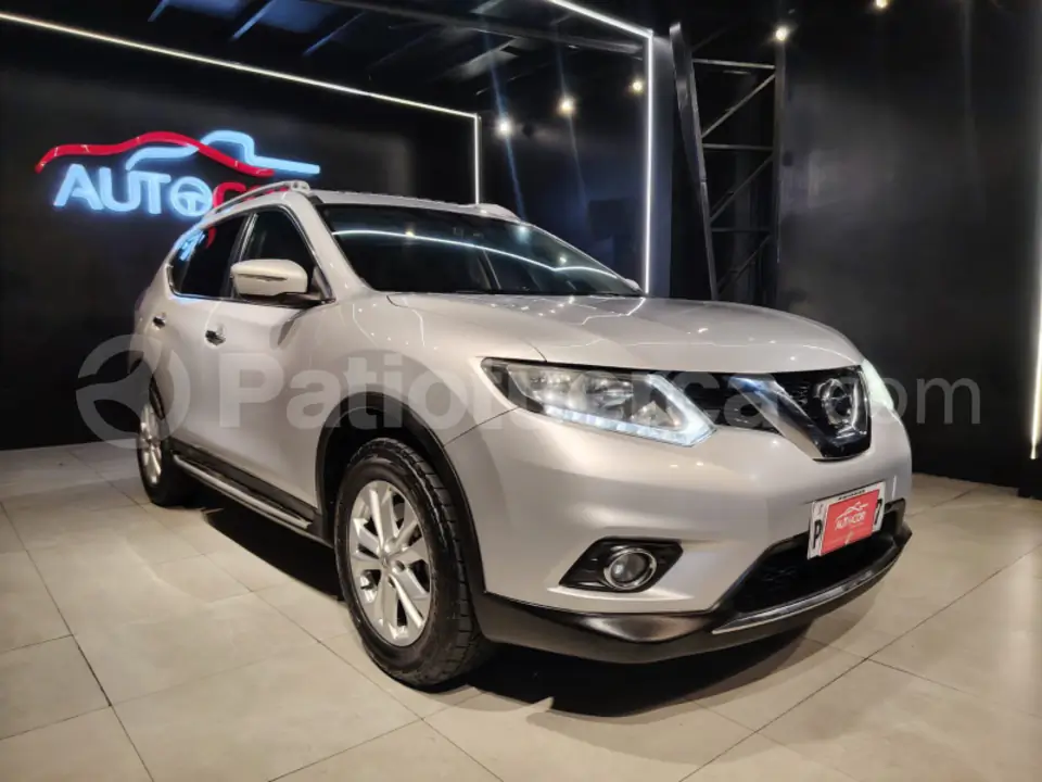 Foto 2 de Nissan xtrail  Advance