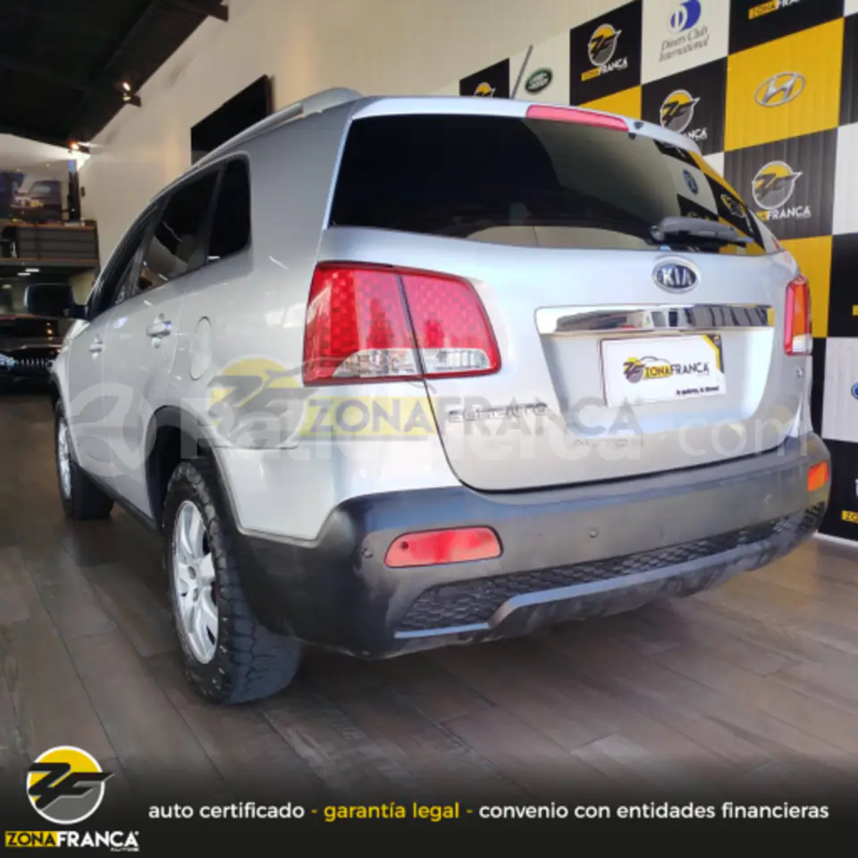 Foto 4 de Kia SORENTO GLS