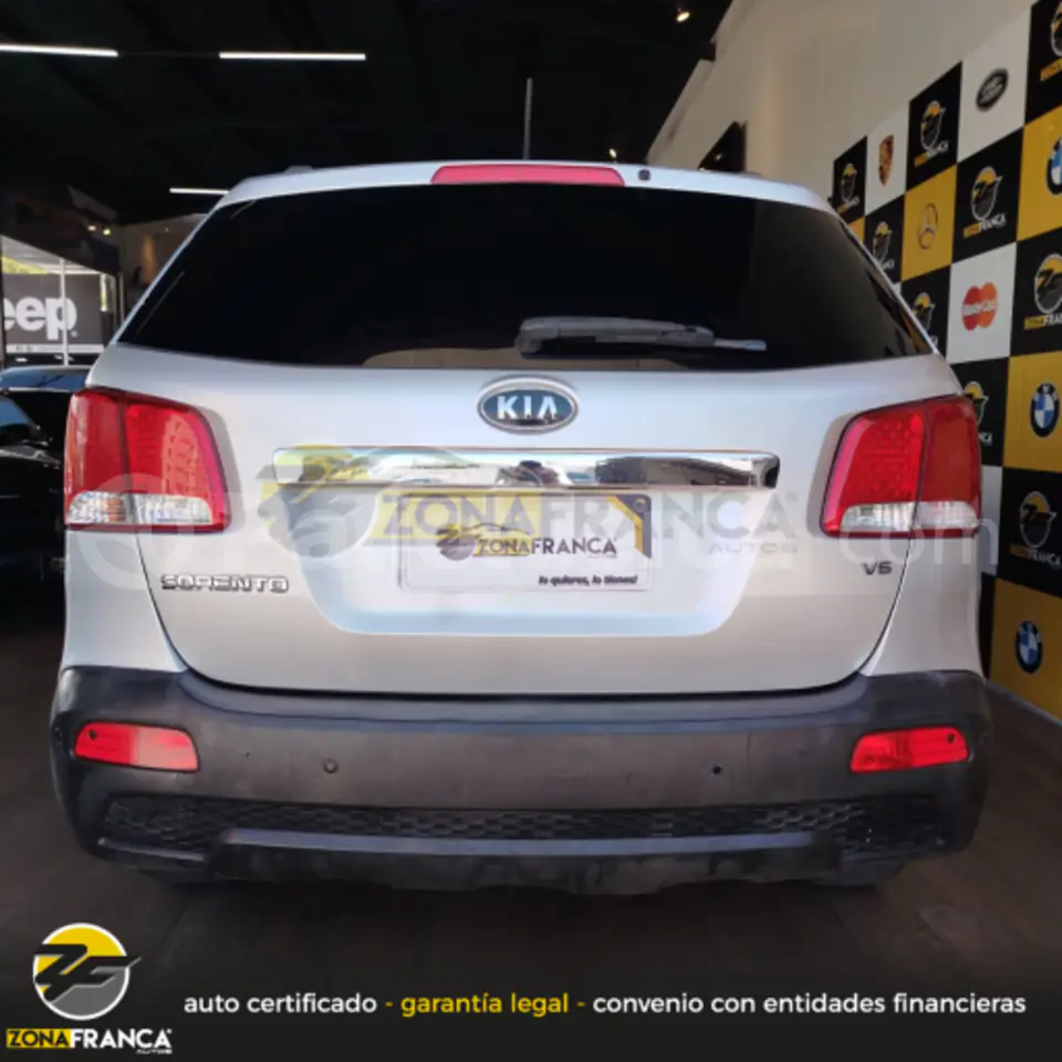 Foto 5 de Kia SORENTO GLS