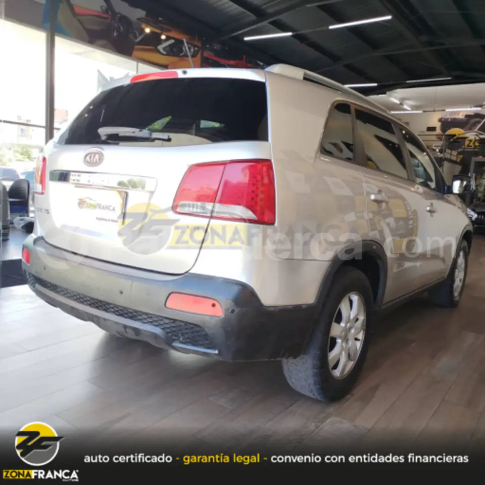 Foto 6 de Kia SORENTO GLS