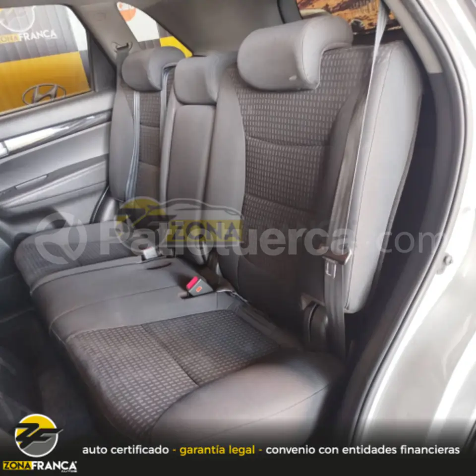 Foto 9 de Kia SORENTO GLS