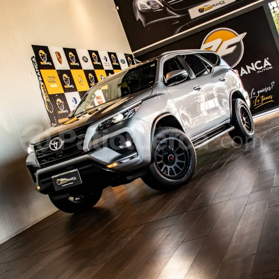 Foto 1 de Toyota New Fortuner