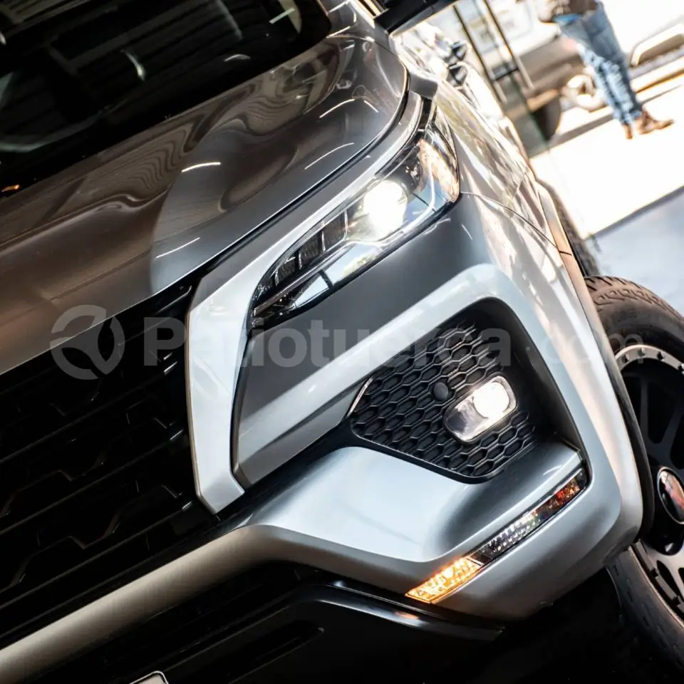 Foto 3 de Toyota New Fortuner