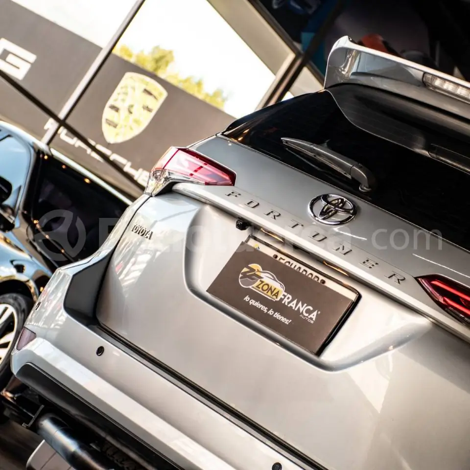 Foto 4 de Toyota New Fortuner
