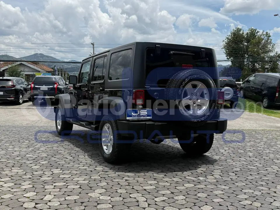 Foto 3 de Jeep Wrangler Unlimited Sport
