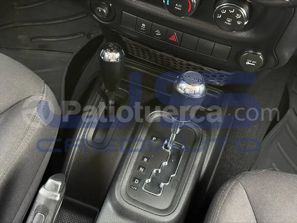 Foto 10 de Jeep Wrangler Unlimited Sport