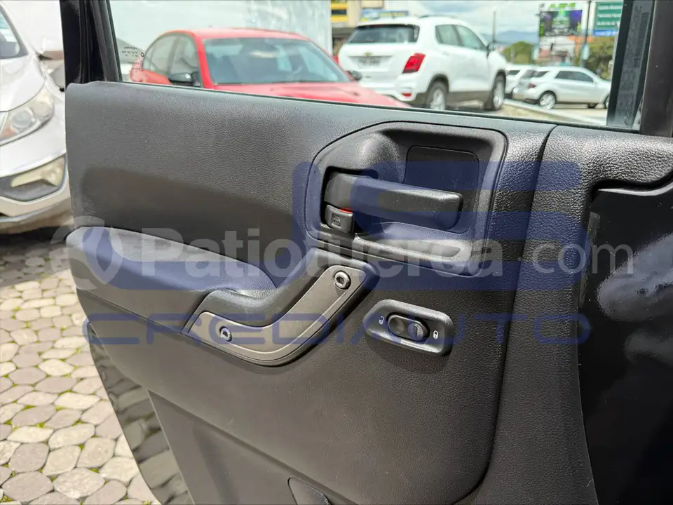 Foto 13 de Jeep Wrangler Unlimited Sport
