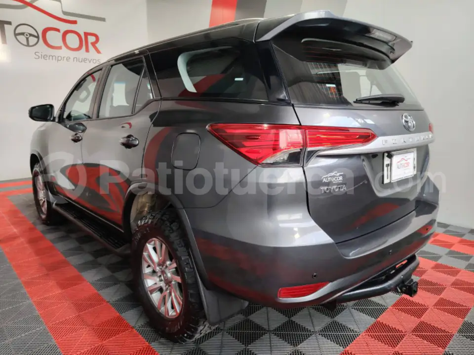 Foto 4 de Toyota Fortuner 2.7