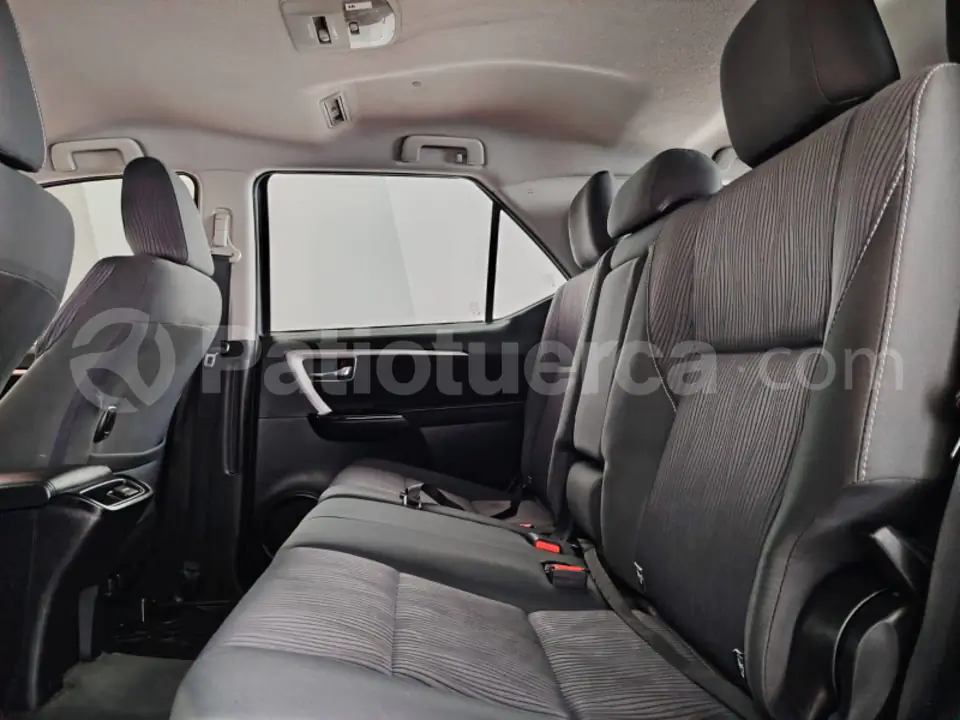 Foto 8 de Toyota Fortuner 2.7