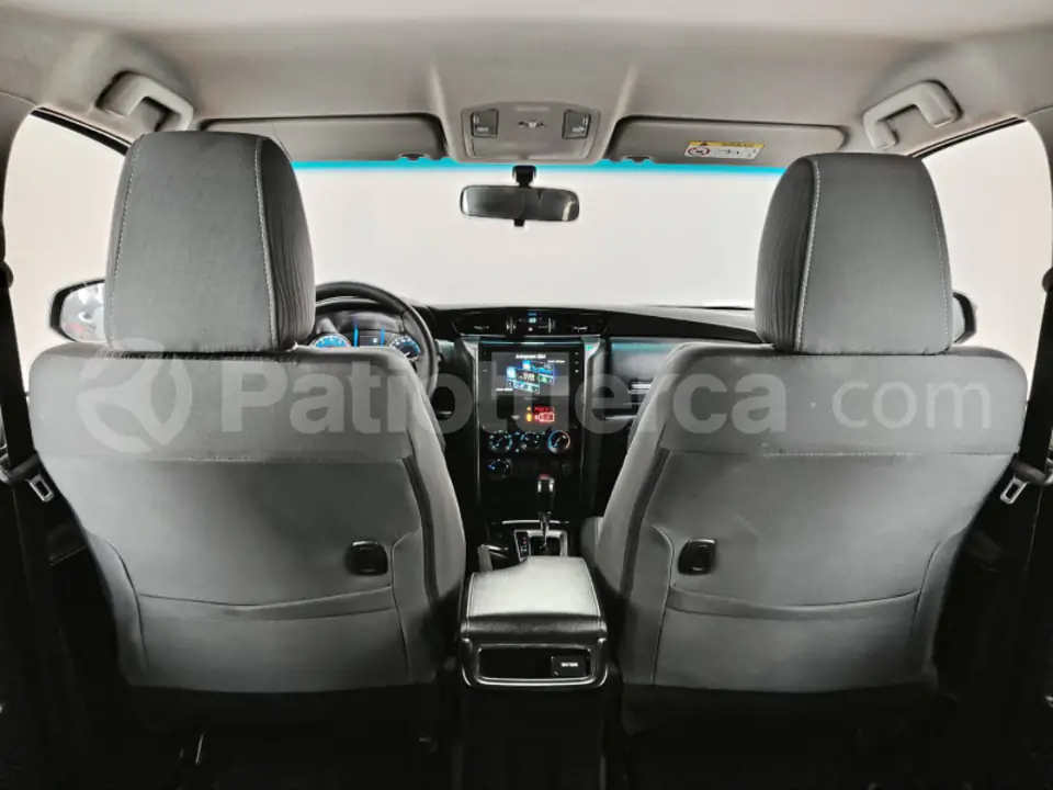 Foto 14 de Toyota Fortuner 2.7