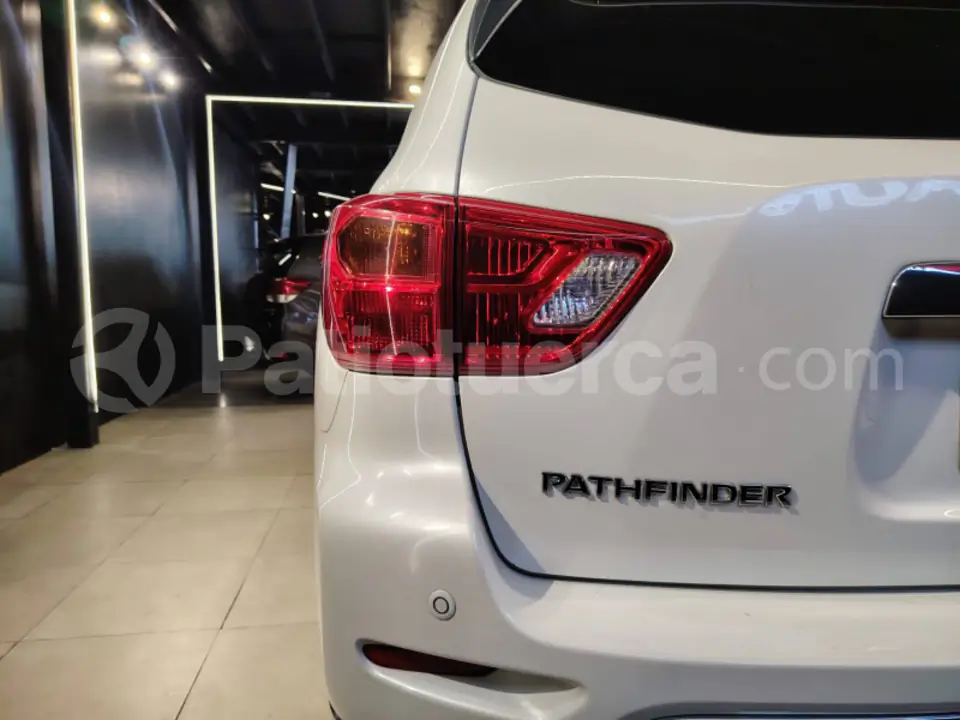Foto 7 de Nissan Pathfinder Advance