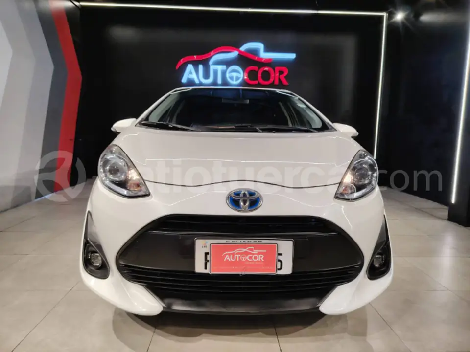 Foto 1 de Toyota Prius C Sport