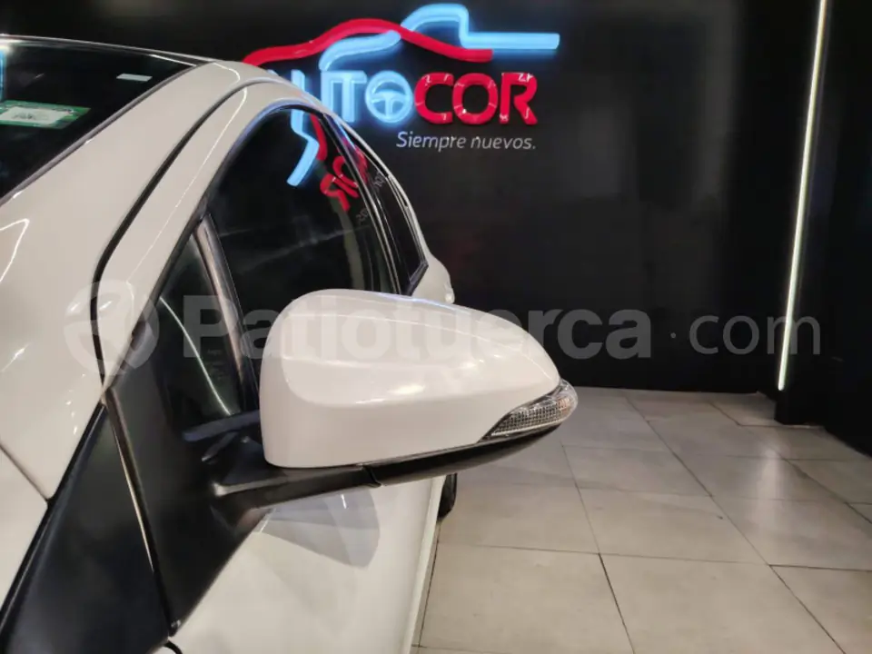 Foto 6 de Toyota Prius C Sport