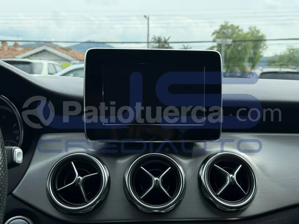 Foto 10 de Mercedes Benz GLA 250 4 MATIC