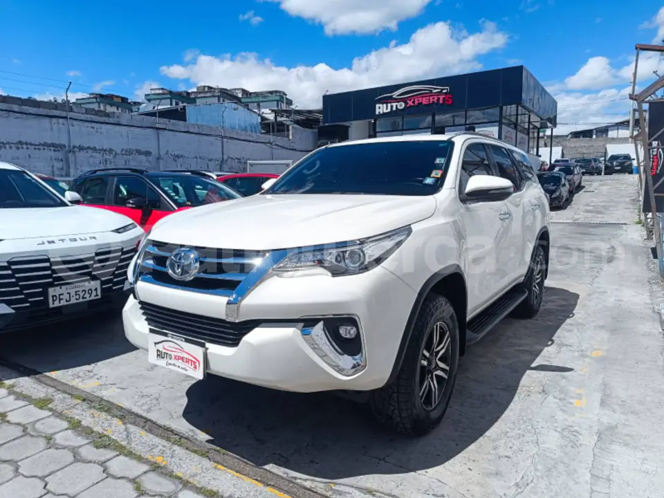 Foto 1 de Toyota Fortuner 4.0