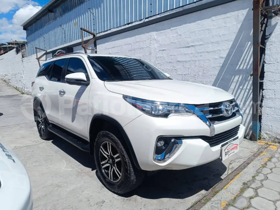 Foto 3 de Toyota Fortuner 4.0