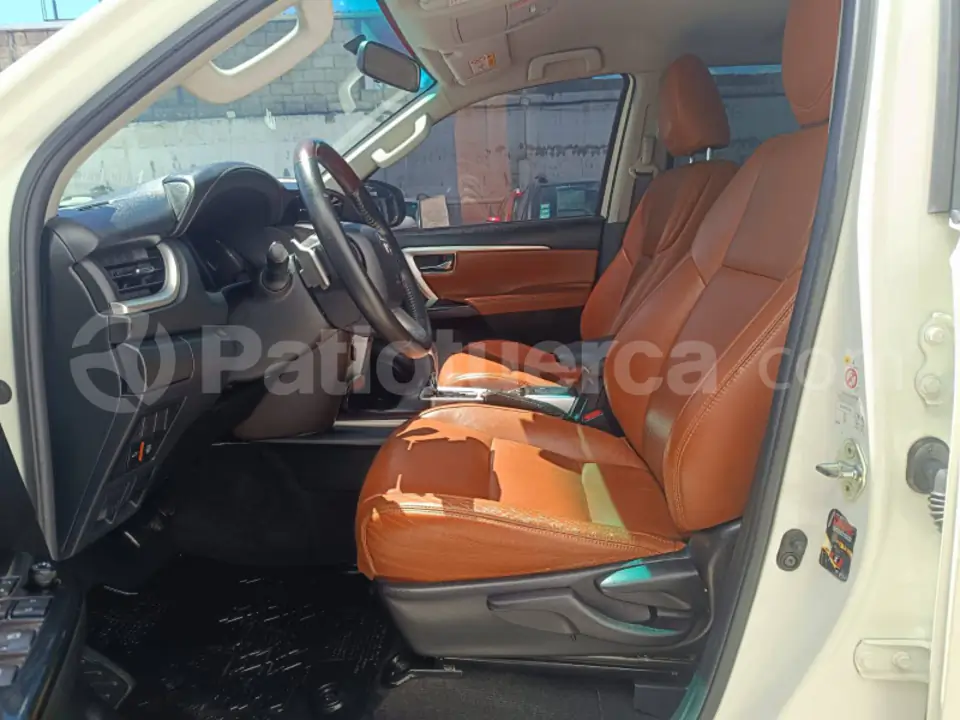 Foto 6 de Toyota Fortuner 4.0