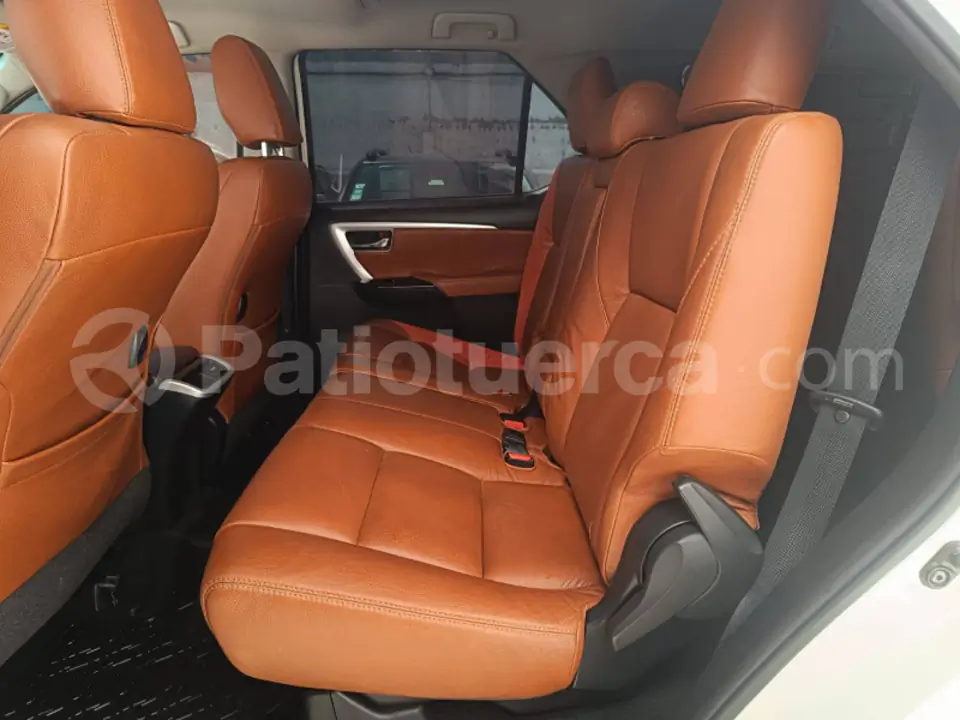Foto 7 de Toyota Fortuner 4.0