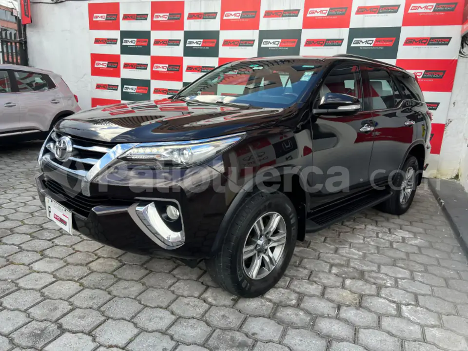 Foto 1 de Toyota Fortuner 4.0
