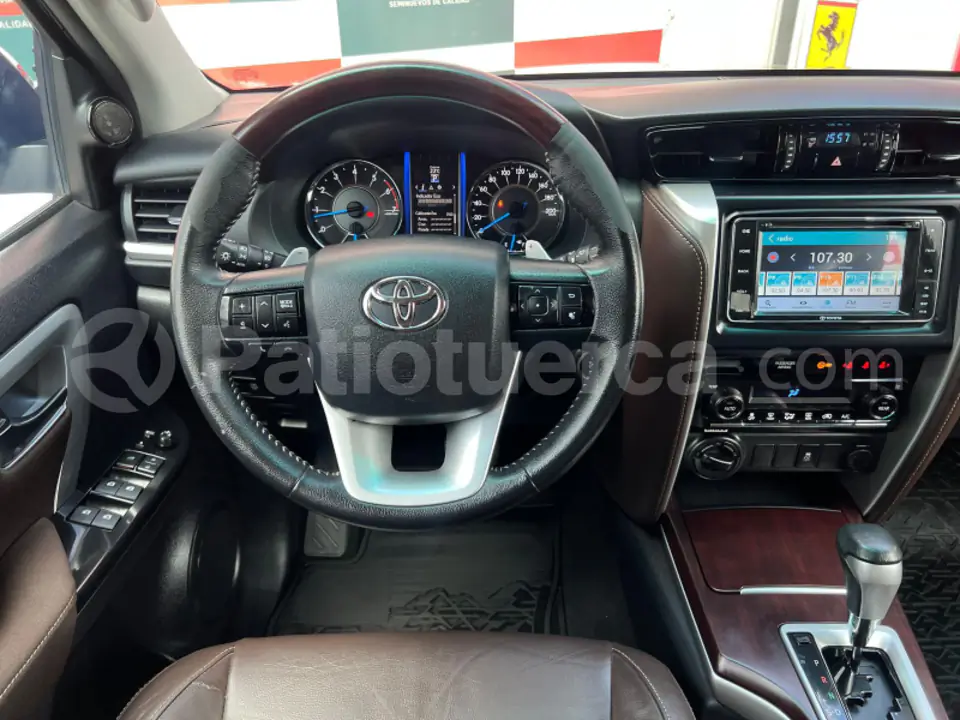 Foto 7 de Toyota Fortuner 4.0