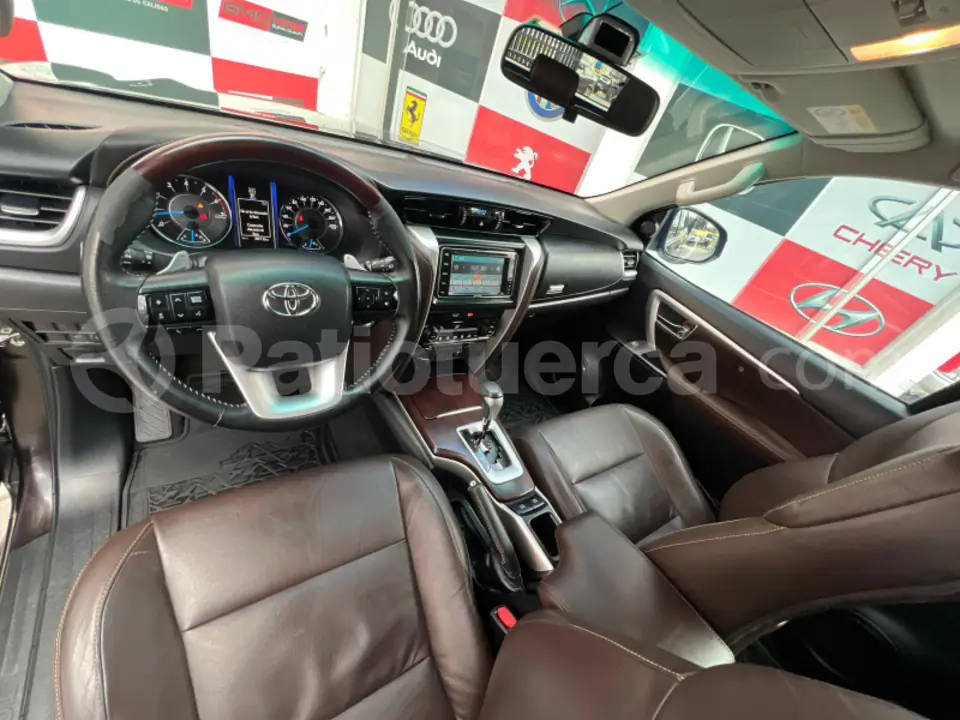 Foto 10 de Toyota Fortuner 4.0