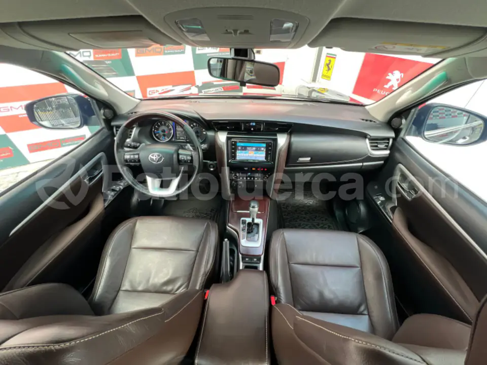 Foto 11 de Toyota Fortuner 4.0