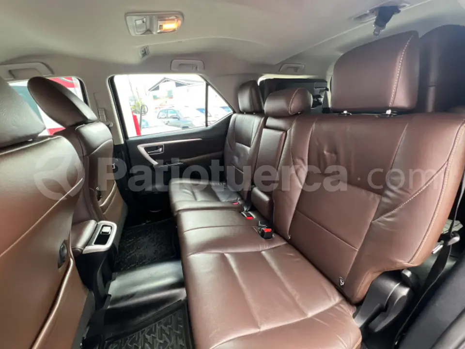 Foto 13 de Toyota Fortuner 4.0