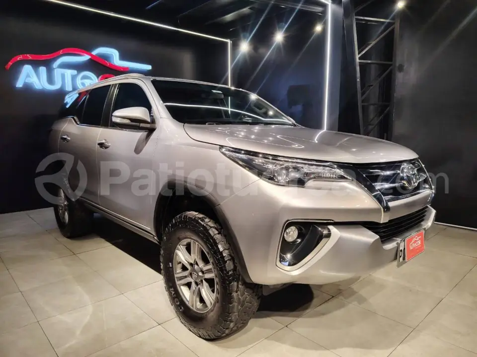 Foto 3 de Toyota Fortuner 4.0