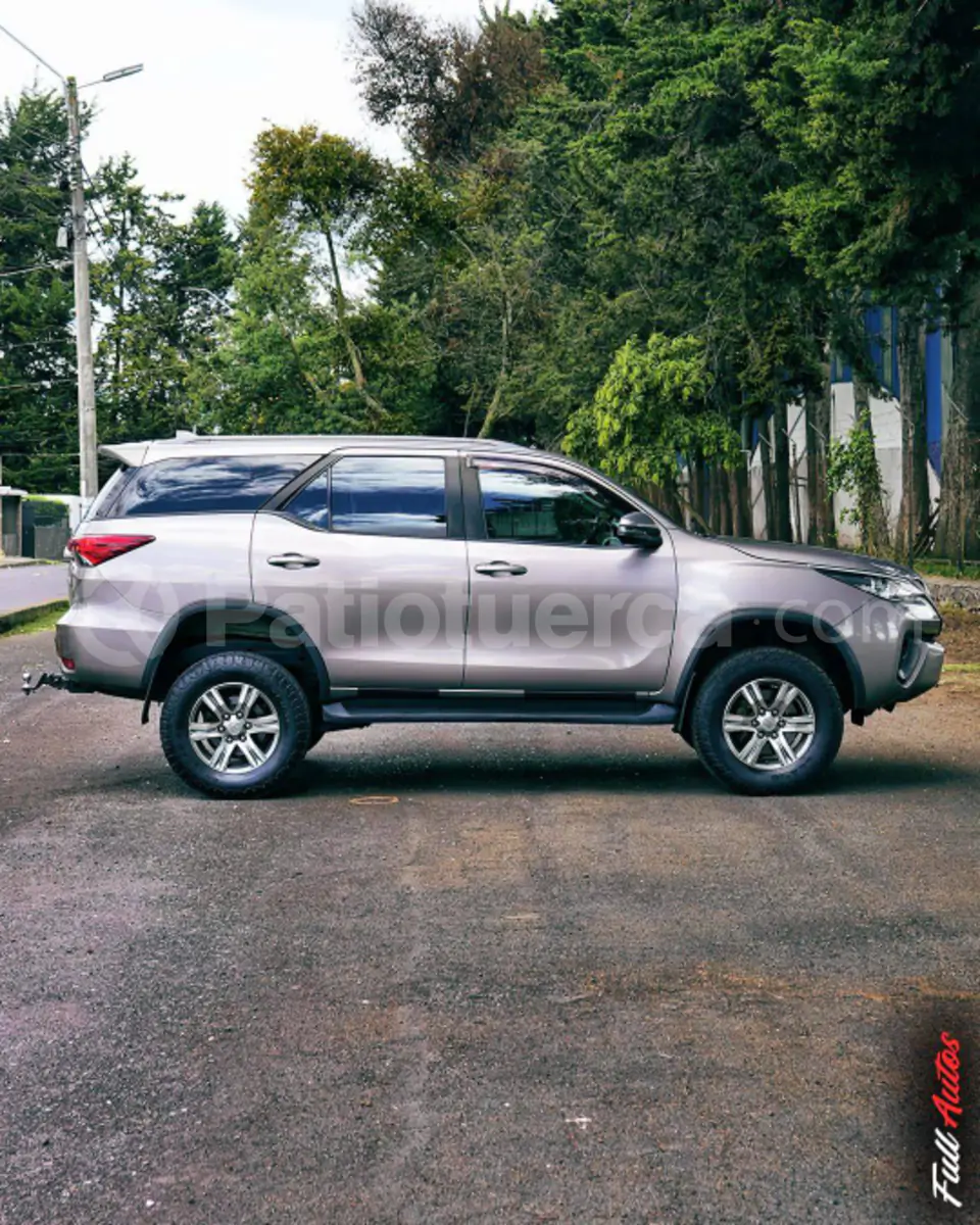 Foto 6 de Toyota New Fortuner