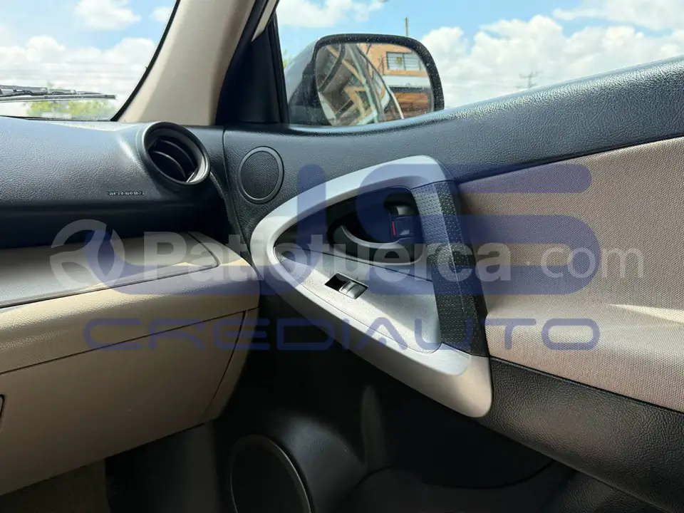 Foto 12 de Toyota RAV4 LIMITED
