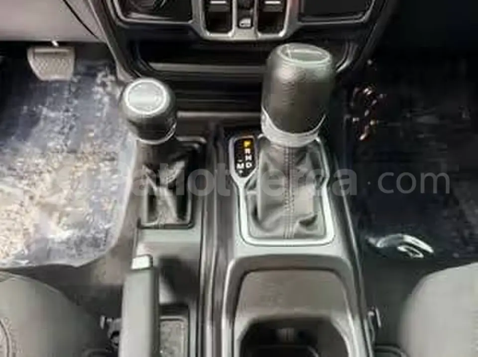 Foto 15 de Jeep GLADIATOR SPORT