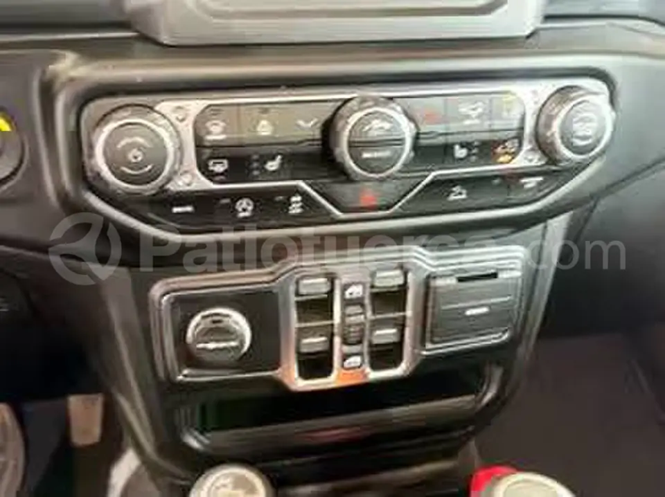 Foto 10 de Jeep Wrangler Sport