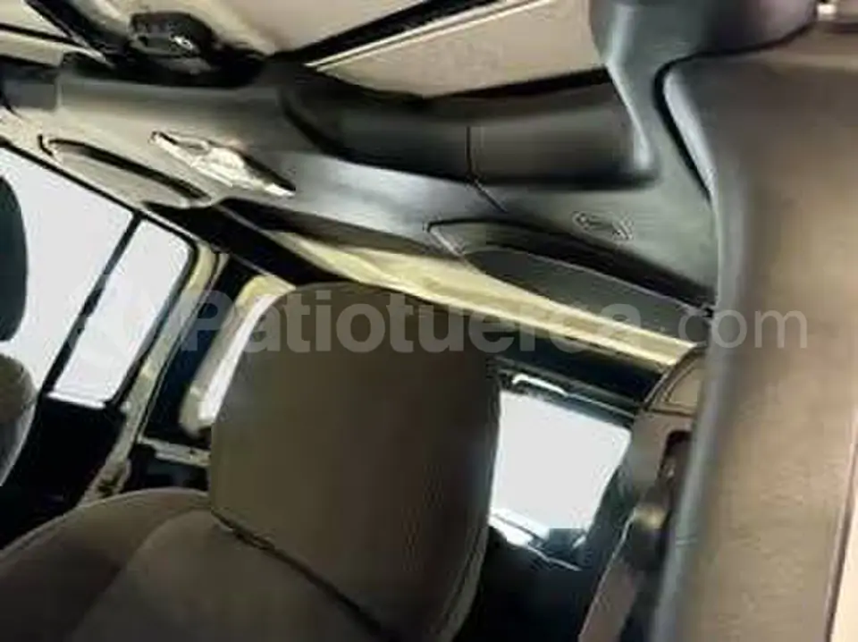 Foto 14 de Jeep Wrangler Sport