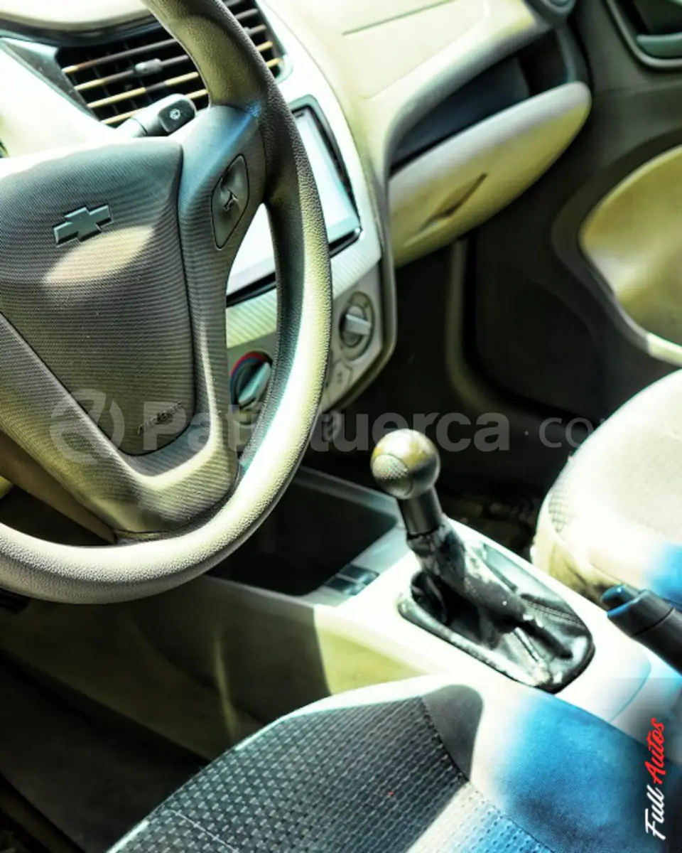 Foto 7 de Chevrolet SAIL STD