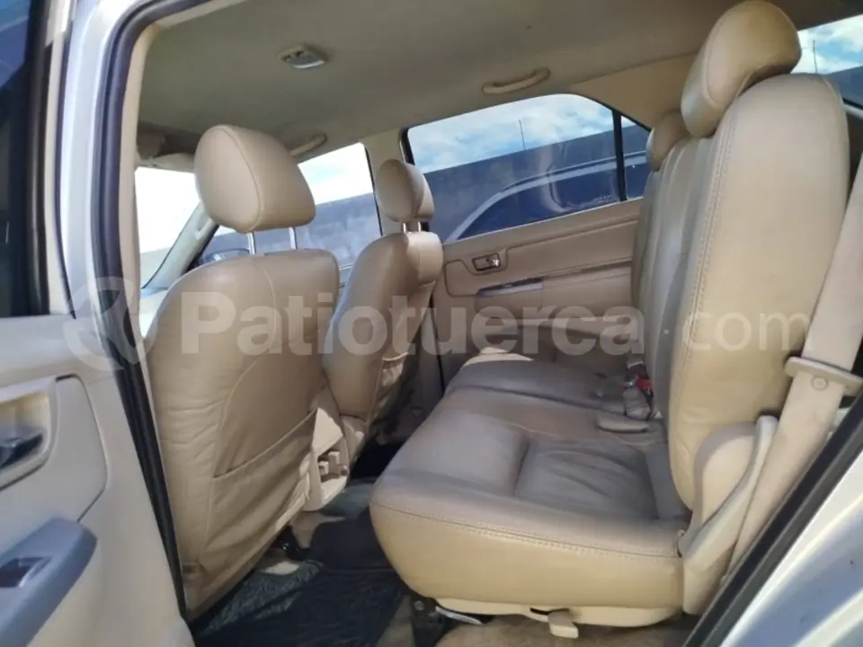 Foto 11 de Toyota Fortuner 4.0