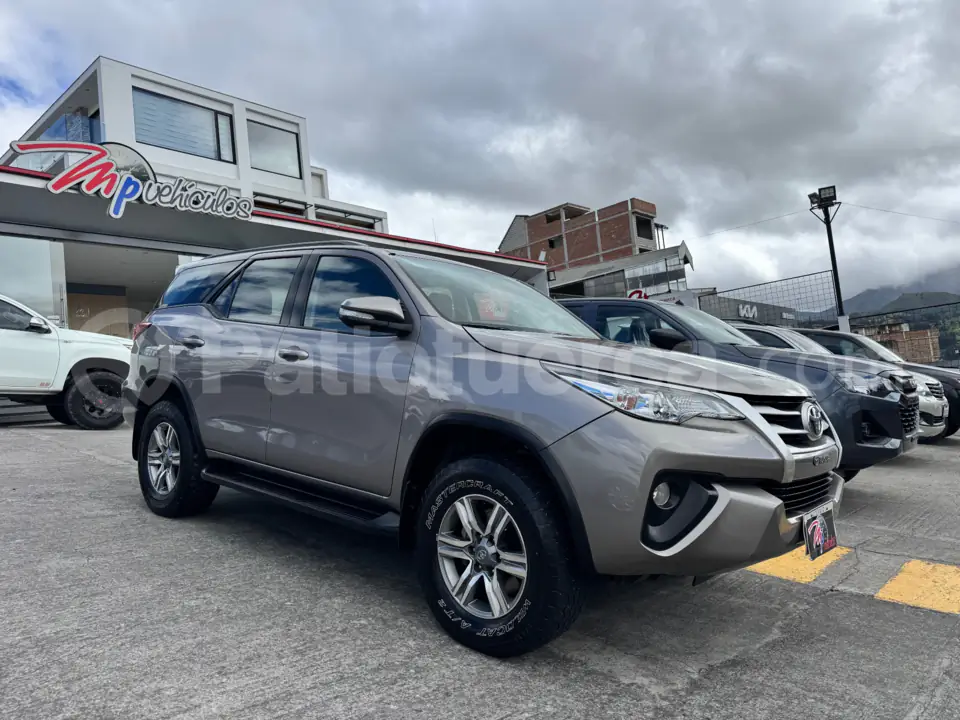 Foto 2 de Toyota New Fortuner