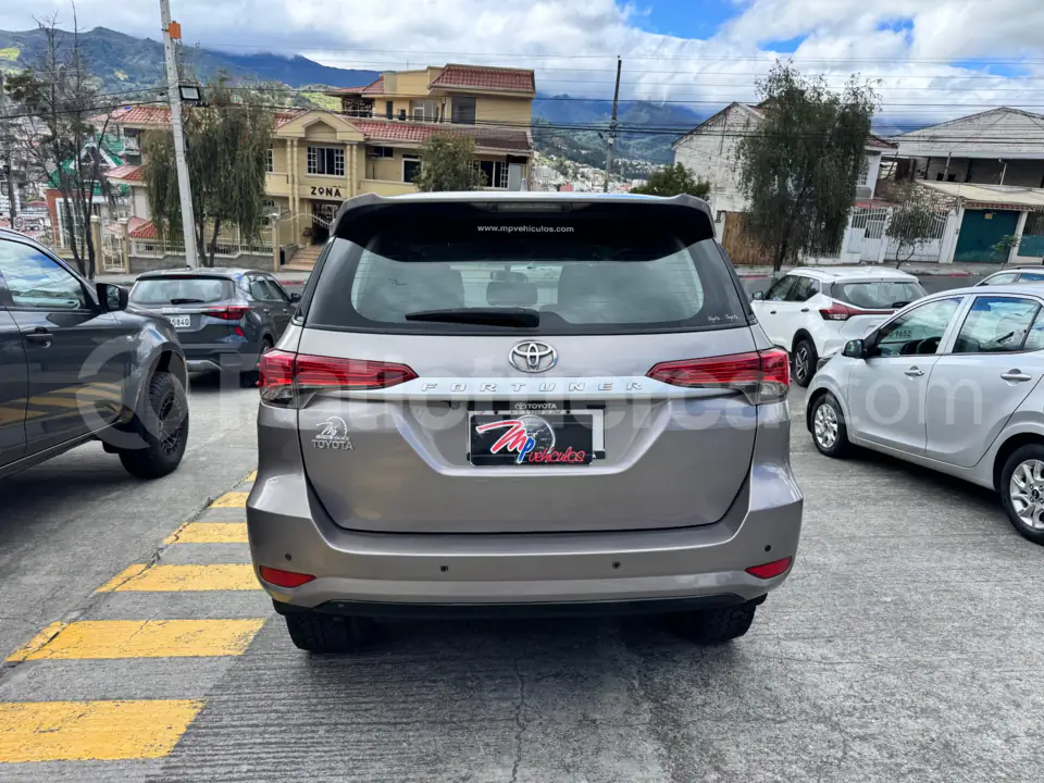 Foto 4 de Toyota New Fortuner