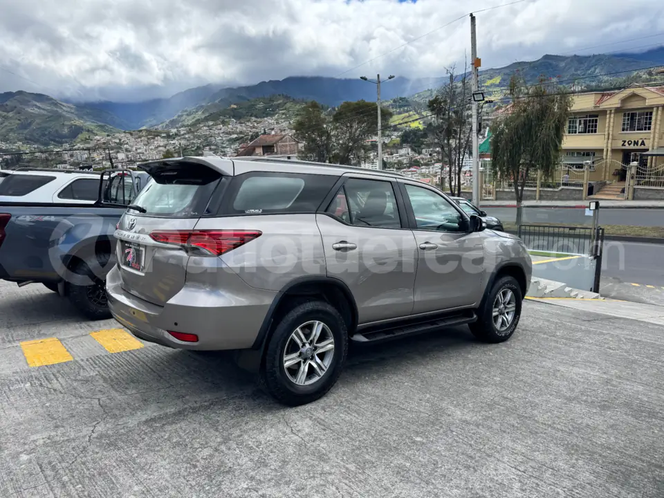 Foto 5 de Toyota New Fortuner