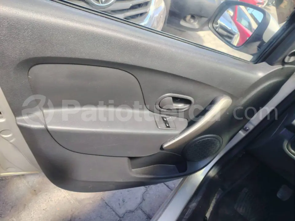 Foto 4 de Renault SANDERO EXPRESSION
