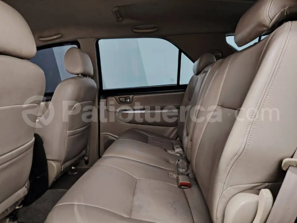 Foto 21 de Toyota Fortuner 2.7