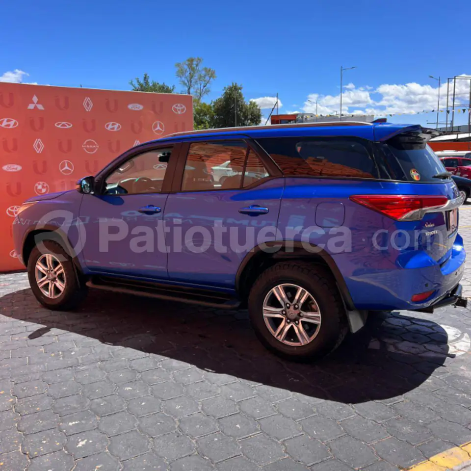 Foto 3 de Toyota New Fortuner