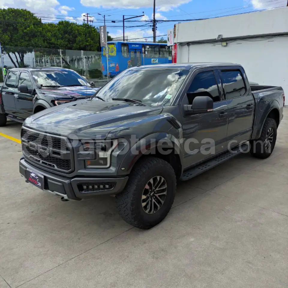Foto 1 de Ford F150 Raptor AC
